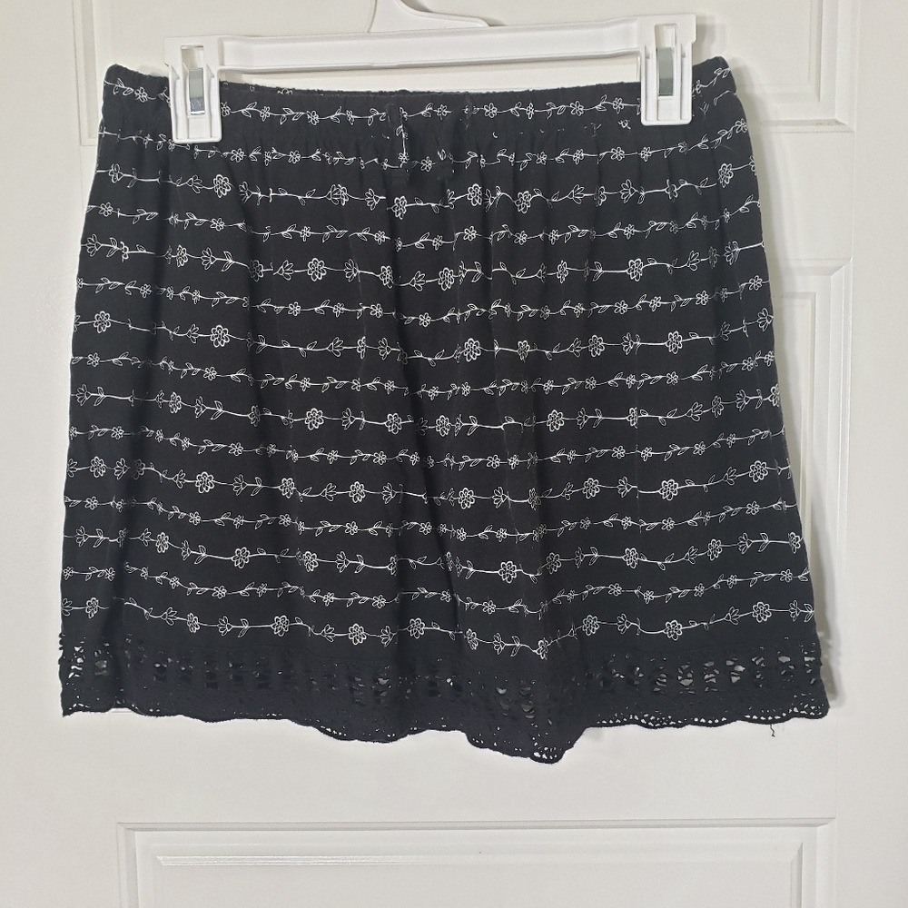 Simply Styled Black Skirt with White Design